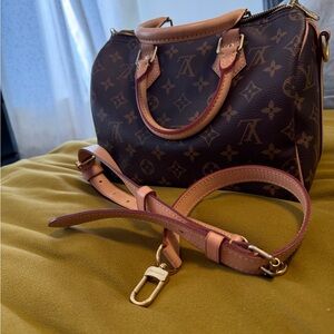 Louis Vuitton Classic Monogram speedy 25